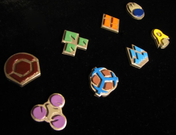 Set Spille Medaglie Palestra Pokémon In Metallo Smaltato - 8 Medaglie Pin - Foto 2