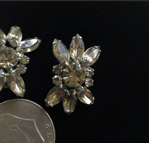 Vintage Elegant 1950’s Glass Rhinestones clip on … - image 2