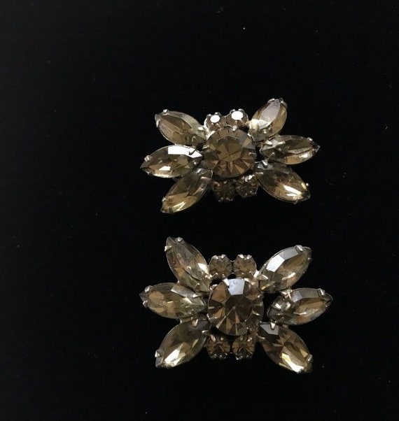 Vintage Elegant 1950’s Glass Rhinestones clip on … - image 1