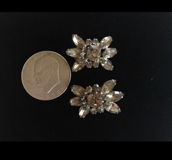 Vintage Elegant 1950’s Glass Rhinestones clip on … - image 3