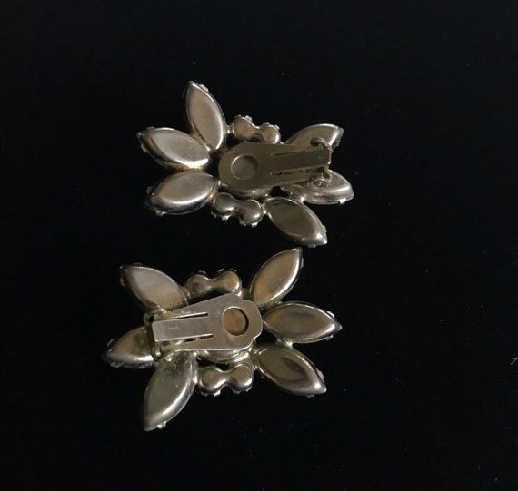 Vintage Elegant 1950’s Glass Rhinestones clip on … - image 4