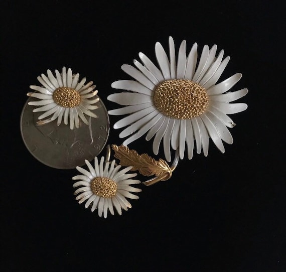 Vintage 1960s Marvella Daisy Brooch - Earrings