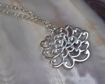 petite chrysanthemum flower sterling silver necklace, chrysanthemum flower necklace, lovely flower necklace