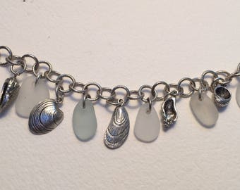 white sea glass and seashells charm bracelet, sea shell charm bracelet, sea glass bracelet, beachcombers bracelet, sea shells