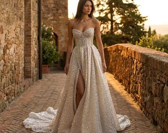 Pailletten-Hochzeitskleid mit Schlitz, ärmelloses Brautkleid mit Glitzerschnüren, Maßgeschneiderter Hochzeitslook, modernes Braut-Outfit