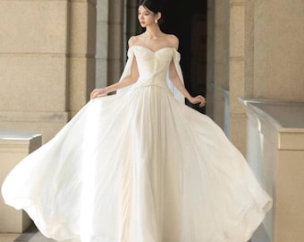 Schulterfrei A-Linie Brautkleid, romantisches drapiertes Design, Cape-Ärmel-Brautabnutzung, elegantes kundenspezifisches Zeremonien-Outfit