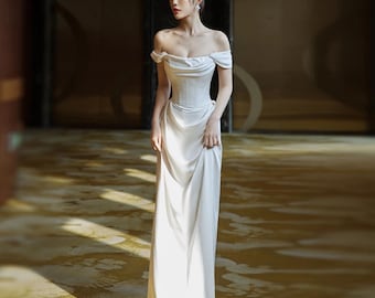 Schulterfreies Satinkleid, drapierte Hüllensilhouette, elegantes minimalistisches Braut-Outfit, modernes formelles Abendkleid, einfacher Luxuszeremonie-Look