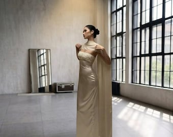 Weißes Satin-Kleid mit Perlenmieder – Formelles Abendkleid mit Umhang für besondere Anlässe