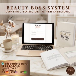 Op de afbeelding: Een laptop met de inlogpagina van "Beauty Boss System" staat op een marmeren oppervlak, naast een boek met de titel "Guía del Usuario: Beauty Boss System". Een koffiekopje, een kaars en bloemen maken de scène compleet. De tekst luidt "Control Total de tu Rentabilidad."