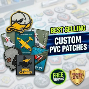 Peut inclure: Une collection d'écussons en PVC personnalisés présentant divers motifs, dont un personnage de canard jaune, un avion Supermarine Spitfire, un crâne avec des lignes topographiques et un canard noir avec le texte WHO CARES? en jaune.