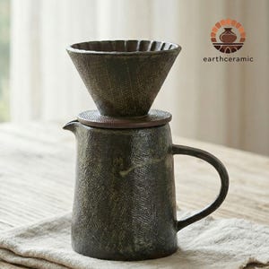 Juego de cafetera de goteo de cerámica V60 hecha a mano, con esmalte verde oscuro.