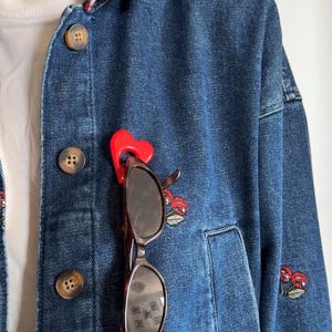 Broche Cœur Porte-Lunettes - Accessoire Pins en Argile & Résine fait main