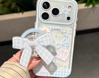 Niedliche Blaue Gingham Bogen MagSafe Handyhülle mit Ständer, Kawaii Coquette Klare iPhone Hülle, Ästhetische Schutzhülle für iPhone 17 16 Pro Max