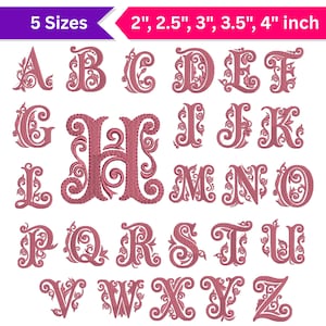 Könnte beinhalten: Gestickte Buchstaben in einer Serifenschrift, die zwischen 5,08 cm und 10,16 cm hoch sind. Die Buchstaben sind in einem staubigen Rosaton gehalten und weisen verzierte Blumen- und Wirbeldesigns auf. Das Bild enthält die Buchstaben A bis Z.