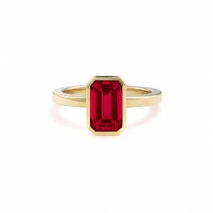 Bague rubis taille émeraude • Bague de fiançailles en argent sterling serti clos, plaqué or 14 carats