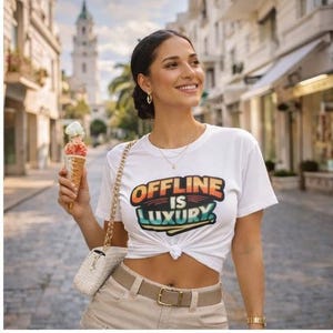 Offline Is Luxury-T-shirt met print | T-shirt met digitale detox retro typografie