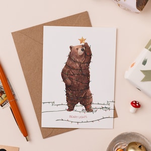 Beary Lights Weihnachtskarte | Bär Wortspiel Karte | Lustige Weihnachtskarte | Lichterkette Weihnachtskarten | Weihnachtskarten-Packung