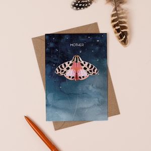 Muttertagskarte | Kunstvolle Tiger Moth Illustration | Muttertagskarte | Insekten Zeichnung | Nachthimmel Gemälde | Karte für Mama