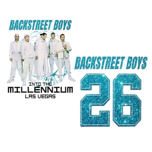 Pode incluir: Um design gráfico com o texto BACKSTREET BOYS em glitter azul, uma fotografia de cinco pessoas com roupas brancas e o texto INTO THE MILLENNIUM LAS VEGAS. À direita, o número 26 é exibido em uma fonte grande de glitter azul.