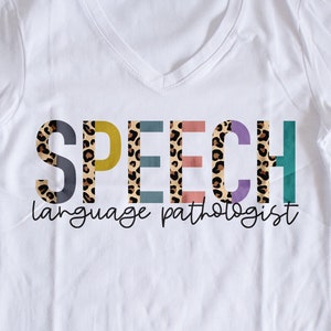 Patólogo del lenguaje del habla SVG / Fuente con estampado de leopardo / Media letra / Archivo de corte Cricut / Dtf eps PNG / Descarga slp / Camiseta de profesor de habla