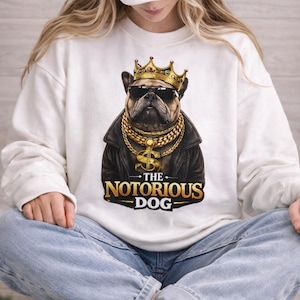 Sudadera con estampado de bulldog francés Notorious Dog con corona y cadenas / Gráfico de mascota estilo hip hop
