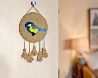 Tapiz de pared con pájaro carbonero amarillo - Decoración bohemia azul y amarilla para habitación infantil - Arte de pájaro cantor con textura 3D - Tapiz inspirado en la naturaleza - Pequeño regalo del bosque