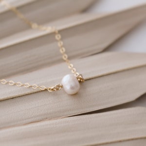 Pearl Charm Necklace, Simple Pearl necklace, Dainty Pearl Necklace, Tiny Pearl Necklace, Bridesmaid Gift, Freshwater Pearl Necklace