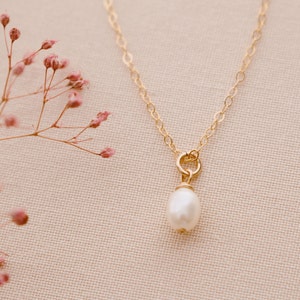 Simple Pearl Necklace, Pearl necklace, Dainty Pearl Necklace, Tiny Pearl Necklace, Bridesmaid Gift, Freshwater Pearl Drop Necklace