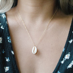 Cowrie Shell Necklace, Natural Cowrie Necklace, Gold Cowrie Necklace, Seashell Necklace, Silver Cowrie Necklace, Tropical Necklace
