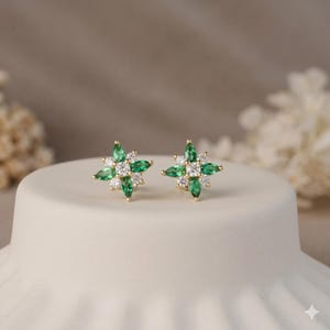 Puces d'oreilles florales émeraude simulées, fleur de cristal plaqué or jaune