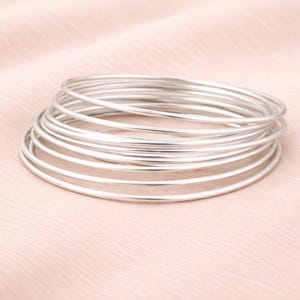Conjunto de brazaletes de plata de ley 925, pulseras finas apilables minimalistas, joyería sencilla para el día a día.