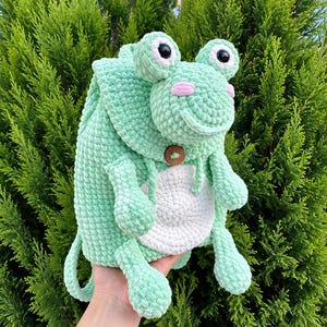 Handmade Crochet Frog Backpack, Chunky Yarn Kids Bag, 3D Animal Toy