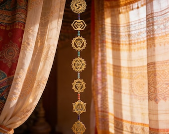 Atrapasueños de madera hecho a mano con cristales naturales – Adorno de pared estilo boho que crea arcoíris