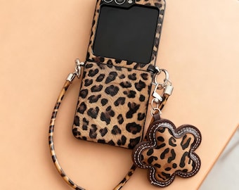 Leder Leopard Print Magnetische Hülle für Samsung Galaxy Z Flip 7 6 5 4 Flip 7 FE, Handschlaufe Handyhülle, Niedliche MagSafe Kompatibeler Flip Fall