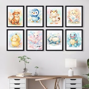 Pode incluir: Oito impressões em aquarela emolduradas com vários personagens de desenhos animados. Os personagens são retratados em cores vibrantes em um fundo pastel suave. Cada impressão está em uma moldura preta, criando uma estética de parede de galeria coesa.