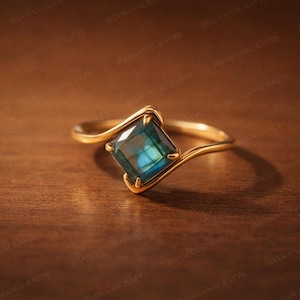 Labradorite Ring 925 Sterling Silver – Handmade Blue Flash Gemstone Ring, Minimalist Open Band, Artisan Jewelry Gift for Her