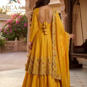 Conjunto premium de salwar kameez amarillo con bordados pesados y lentejuelas, incluye dupatta, traje para la ceremonia Haldi, Anarkali de boda y vestido de fiesta. imagen 6