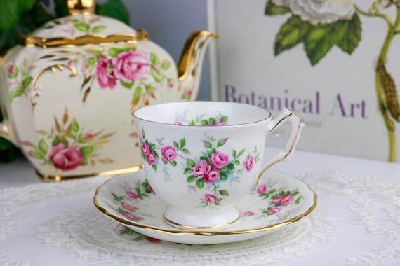 エインズレイ Aynsley bone china ケーキスタンド クリスマス