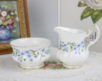 Zestaw do kremu i cukru Royal Albert Vintage Bone China z drobnymi niebieskimi kwiatami