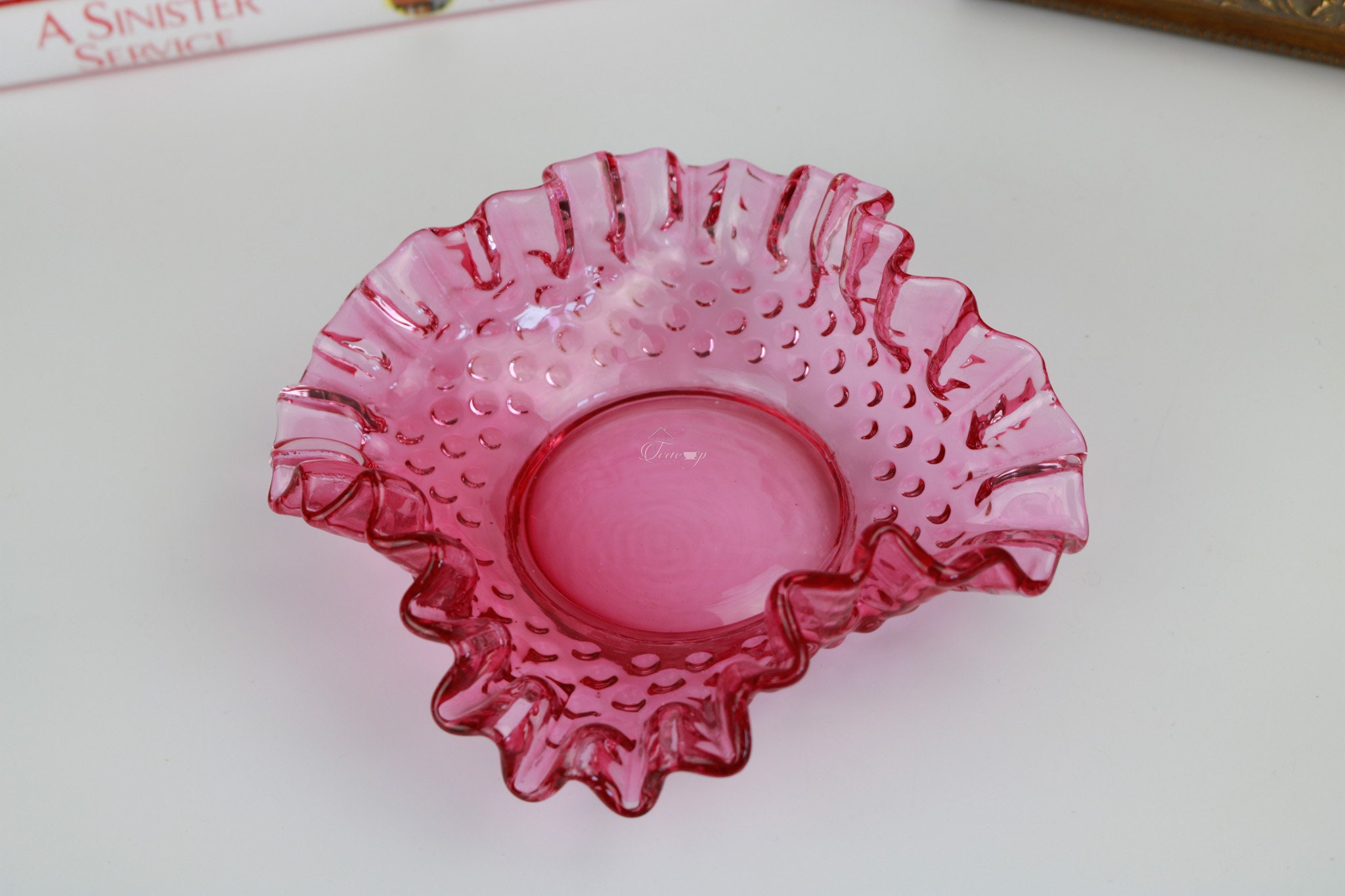 フェントン レッド オパールセント ホブネイル フリル ボンボン