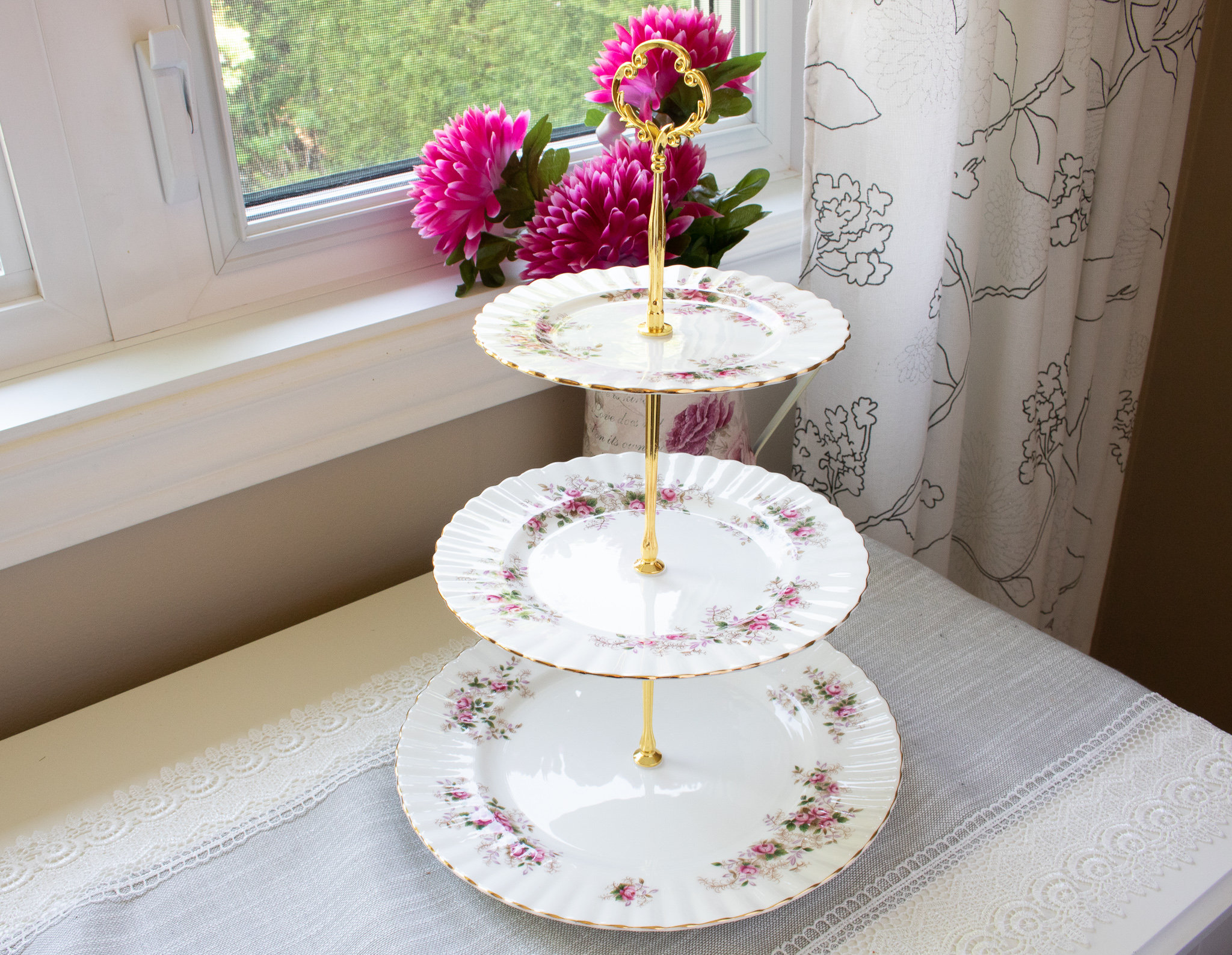 Support à Gâteaux 3 Niveaux Vintage - Assiettes Anciennes - Goûter Chic