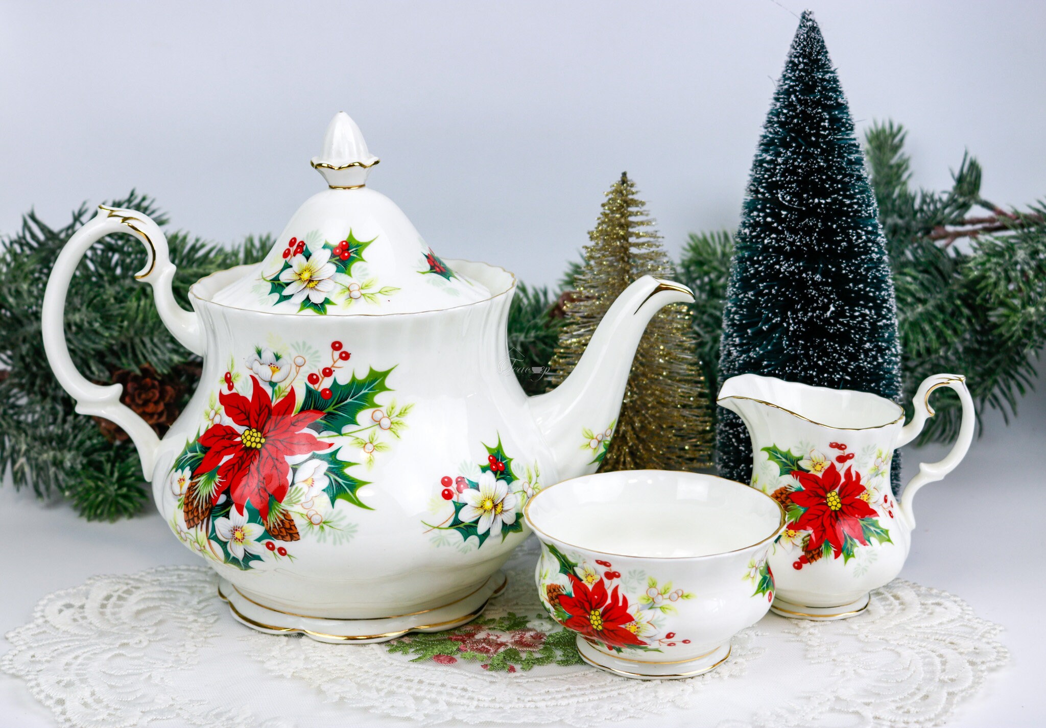 Never used vintage Porcelain Tea set Poinsettia for 6 people