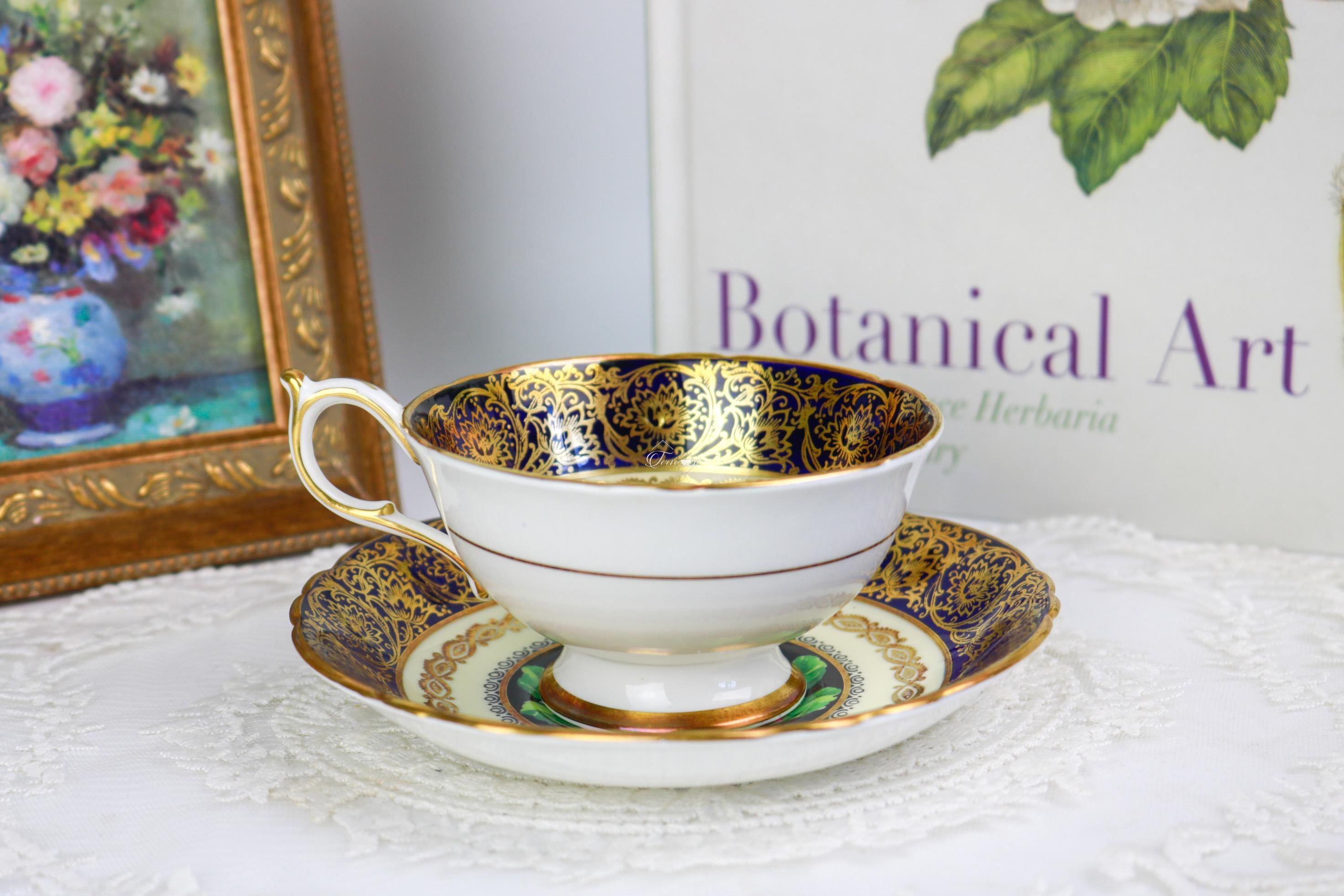 パラゴン コバルトブルーとゴールドのティーカップとソーサー、ピンク