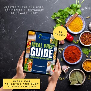 Puede incluir: Una tableta muestra una "Guía de preparación de comidas" para atletas y familias ocupadas, sostenida por manos. La imagen incluye varias especias en pequeños cuencos, hierbas frescas y el texto "24 páginas". La guía es del Dr. Howard Hurst.