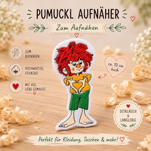 Puede incluir: Un parche bordado que muestra al personaje Pumuckl con cabello rojo brillante, una camisa amarilla y pantalones cortos verdes, formando un corazón con las manos. El parche mide unos 10 cm de alto e incluye el texto alemán PUMUCKL AUFNÄHER.