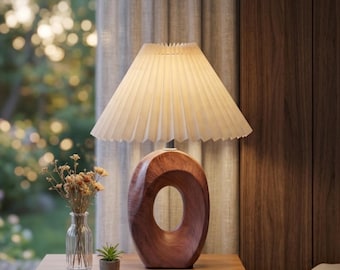 Lampada da tavolo in ceramica plissettata con base in legno, lampada da comodino nordica retrò, lampada da scrivania dall'estetica vintage, lampada da comodino minimalista in porcellana