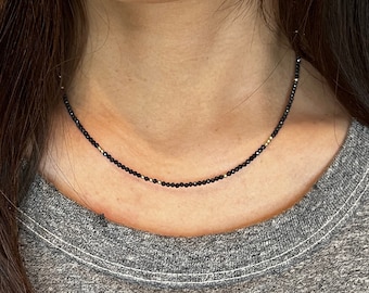 Collar de espinela negra bañado en oro, plata de ley o bañado en oro rosa