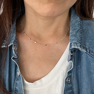 Collier chaîne satellite plat rempli d&#39;or - collier de superposition de perles délicat - cadeau pour elle - bijoux minimalistes - tour de cou