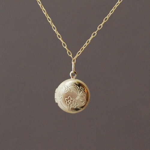 Small Gold Round Locket Necklace - Etsy