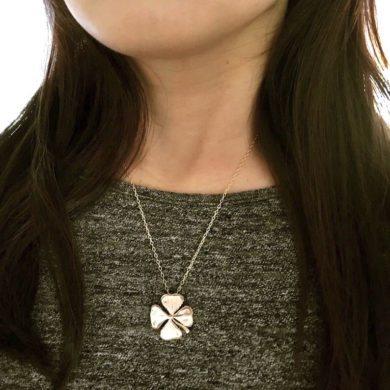 Collana Quadrifoglio Portafortuna – Placcata Oro 18k, Doppia Faccia Bianco/nero, Regalo Donna